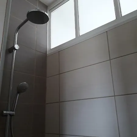 A Pied - Grand Lumineux - Menage Et Linge Non Compris Appartement *